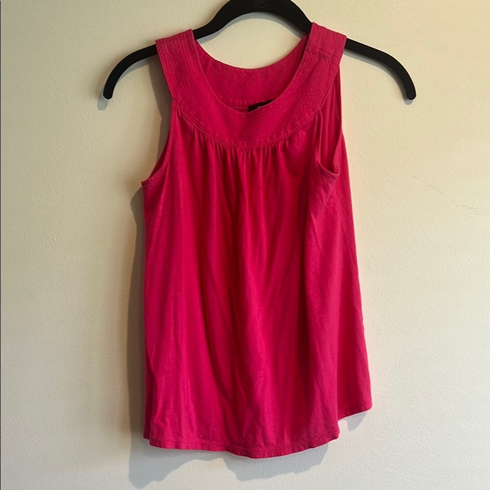Express Pink Sleeveless Tank Top with Rounded Neckline